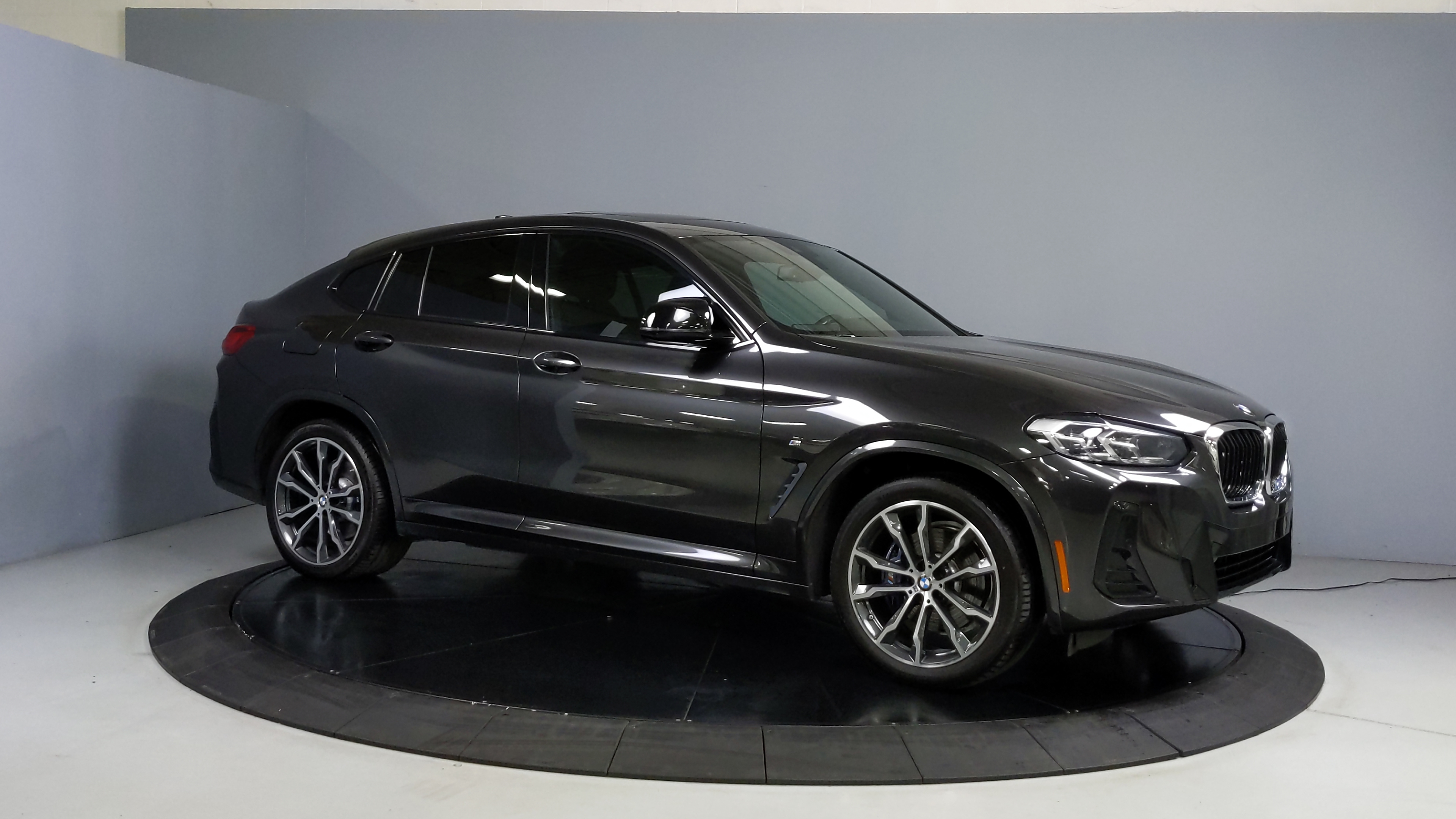 Vehicle details - 2022 BMW X4 at Greater Chicago Motors Glendale 